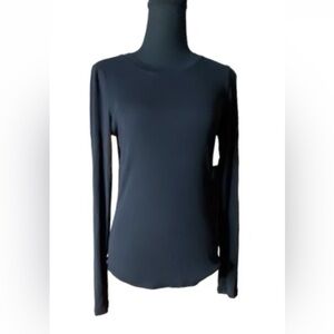 Aritzia Wilfred Only Hip‎ Top in Black